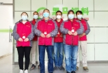 我司為留滬過年的員工發放現金紅包